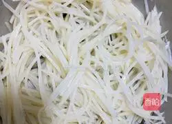 Illustration of how to make potato shredded cake 1