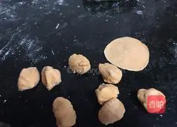 Illustration of how to make rose steamed buns 2