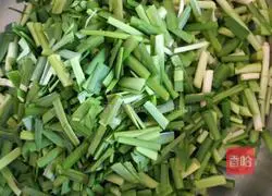 Illustration of how to make trousers noodles 4