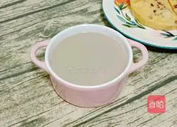 Illustration of how to make chestnut double soy milk 12