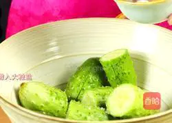 Illustration of how to make Korean pickled cucumbers 3