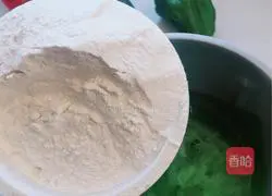 Illustration of how to make spinach egg pancakes 6