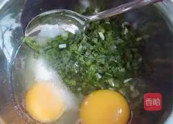 Illustration of how to make green onion and egg pancakes 1