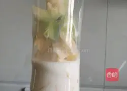 Apple and Cantaloupe Milkshake Recipe Illustration 2