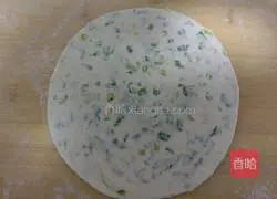 Illustration of how to make crispy chive pancake 3