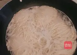 onions Illustration of cooking noodles with oil 4