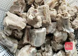 Illustration of how to make braised pork ribs soup 5