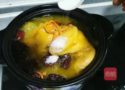 Illustration of Cordyceps Flower Stewed Chicken Soup 10