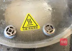 Illustration of how to make large flower rolls 7