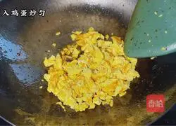 Illustration of how to make fried egg noodles with fried sauce 4