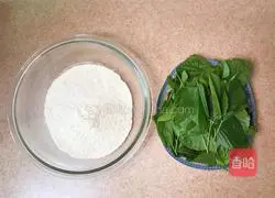 Mulberry leaves by hand Illustration of how to roll dough 1