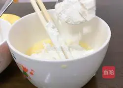 Illustration of how to make banana egg pancakes 4