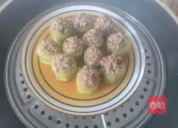 Illustration of how to make cucumber stuffed meat 8