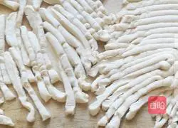 Illustration of hand-rolled noodles 4