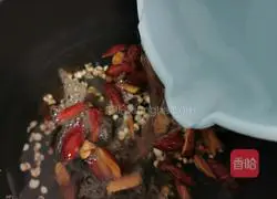 Illustration of how to make peach gum, red dates and barley soup 8