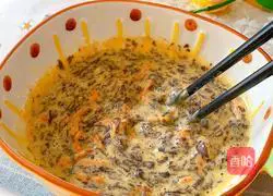 Illustration of how to make carrot, seaweed and egg crispy cake 6