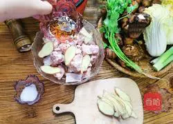 Illustration of how to make pork ribs, taro and baby cabbage soup 2