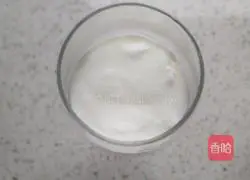 Illustration of how to make yogurt rainbow cup 9