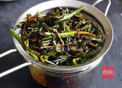 Illustration of how to make scallion oil noodles 4