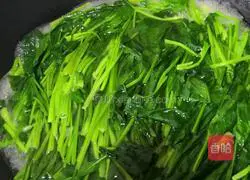 Illustration of how to make vegetarian stuffed buns 4