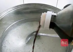 Illustration of how to make enoki mushroom and seaweed soup 9