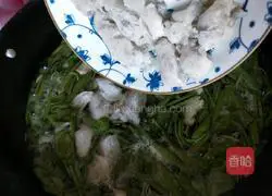 Illustration of how to make shrimp, water shield and vegetable soup 7