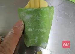 Illustration of how to make spinach, pumpkin and fries steamed buns 7