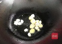 Illustration of how to make hand-braised tofu and cabbage soup 4