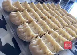 Illustration of how to make cabbage, pork and shrimp dumplings 13