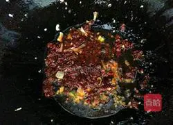 Illustration of how to make spicy boiled fish 4