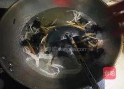 Hot and sour shredded pork soup recipe 3