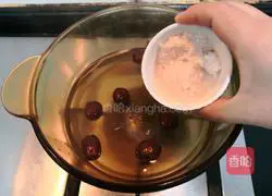 Illustration of how to make wolfberry fermented meatball soup 15