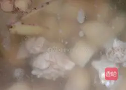 Illustration of how to stew the ribs with potatoes 7