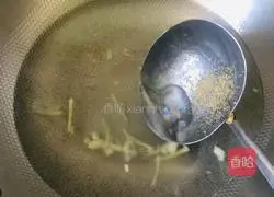 Illustration of how to make mustard greens in clear soup 3