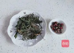 Illustration of how to make dandelion rose tea 3