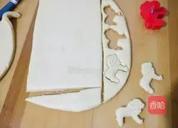 Illustration of how to make large dough cookies 8