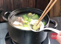 Chestnut, radish and pork bones Illustration of how to make soup 8