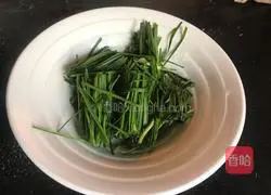 Chives Illustration of how to make pig blood soup 1