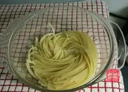 A cool tip to share how to cook pasta in the microwave 4