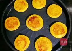 Illustration of how to make pumpkin cake 8