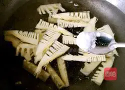 Illustration of how to make bamboo shoots and duck soup 3