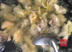 Illustration of how to make calcium supplement soup with wing bone rattle snail 4