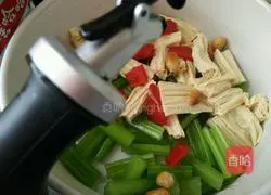  Illustration of how to make cold celery and yuba 7