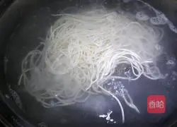 Illustration of how to make fat sausage noodles 12