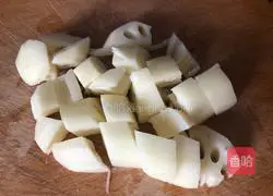 Soybean, lotus root and pork ribs soup recipe 2