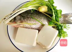 Illustration of how to make crucian carp tofu soup 3