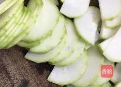 Illustration of how to make gourd egg drop soup 1