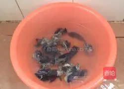 Coconut stewed black chicken soup recipe 4