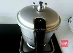 Peanut Lotus Root Pork Rib Soup Recipe Illustration 7