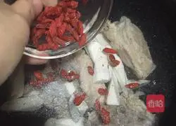 Yam and wolfberry bones Illustration of how to make soup 9